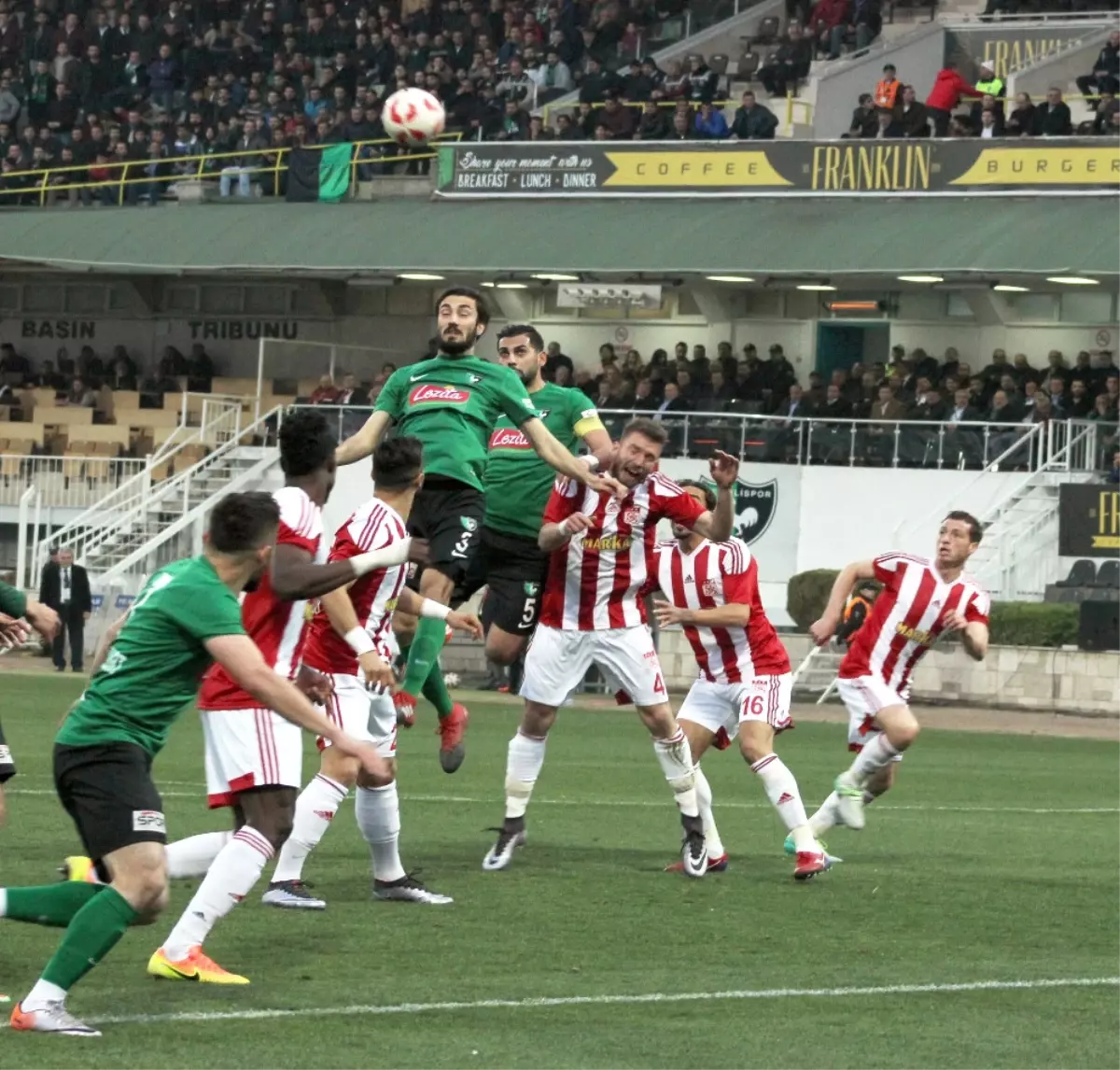 Denizlispor, Sivasspor\'a Fırsat Vermedi