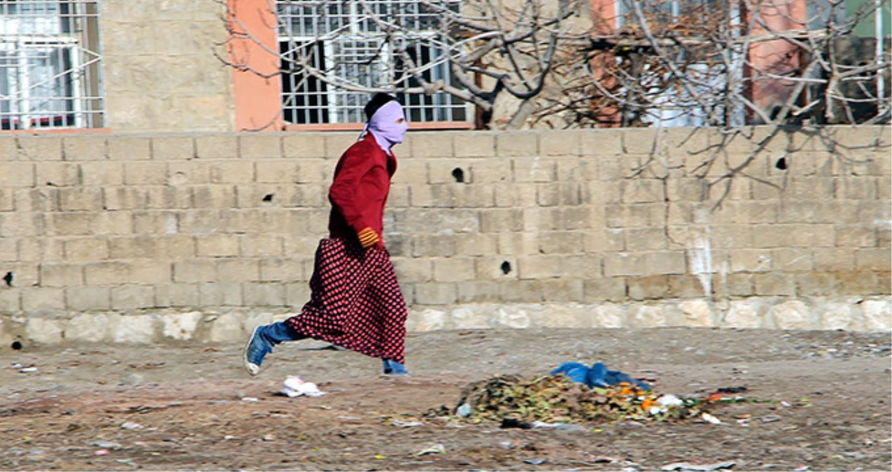 Diyarbakır\'da Etekli ve Fistanlı Soygun Güvenlik Kamerasında!