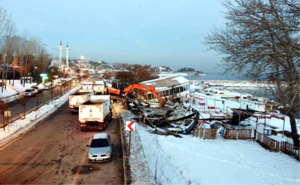 Edremit Sahilindeki Kaçak Yapılara Şafak Operasyonu