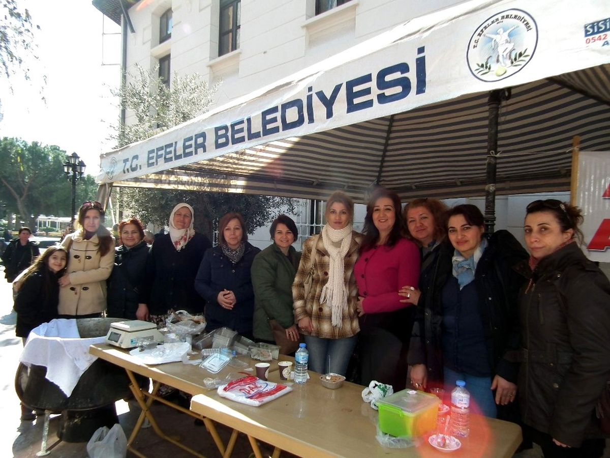 Efeler\'de Okul Yararına Keşkekli Kermes Düzenlendi
