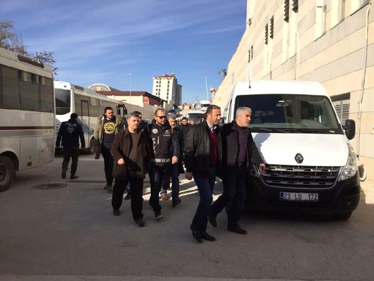 Elazığ\'da Fetö/pdy Operasyonunda Yakalanan 18 Kişi Adliyede