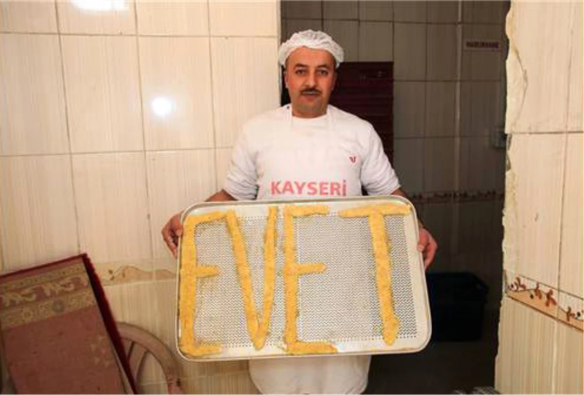 Sivaslı Fırıncı \'Evet\' Yazılı Ekmek Üretti