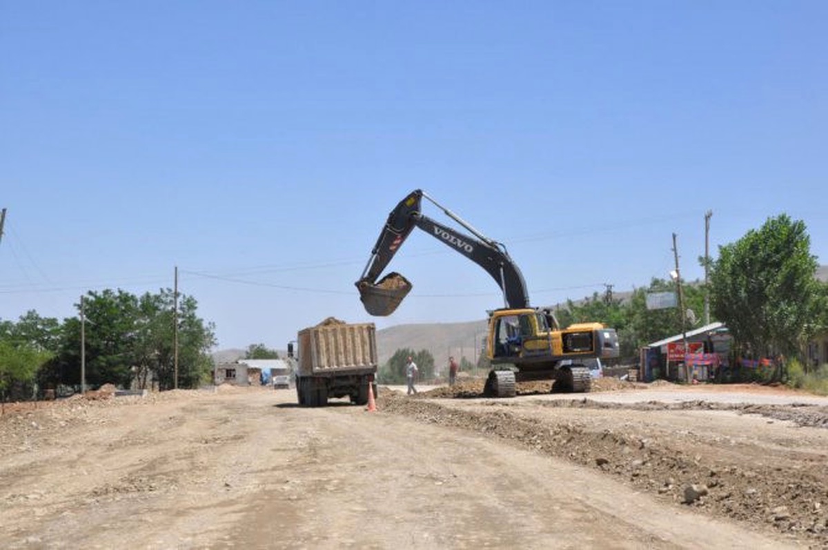 Karayollarında Yol Genişletme Çalışması