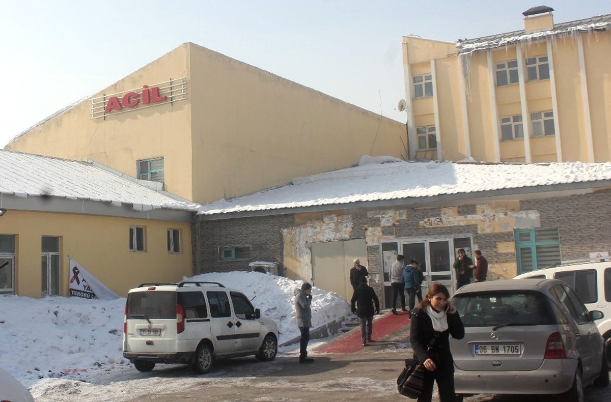 Öğrenci Servisiyle Halk Otobüsü Çarpıştı: 8 Yaralı