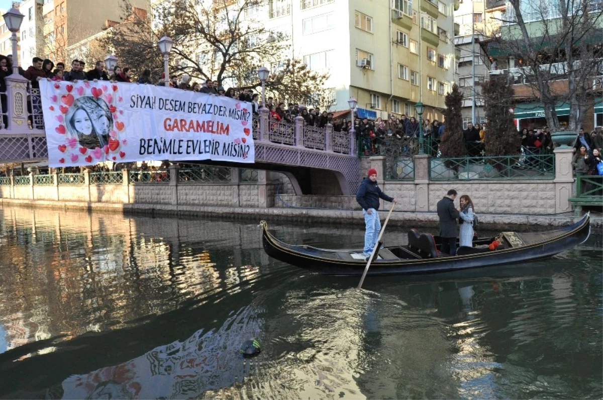 Eskişehir\'deki Su Kanalında Sıra Dışı Evlenme Teklifi Yaptı
