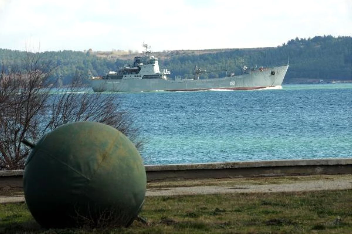 Rus Çıkarma Gemisi Çanakkale Boğazı\'ndan Geçti