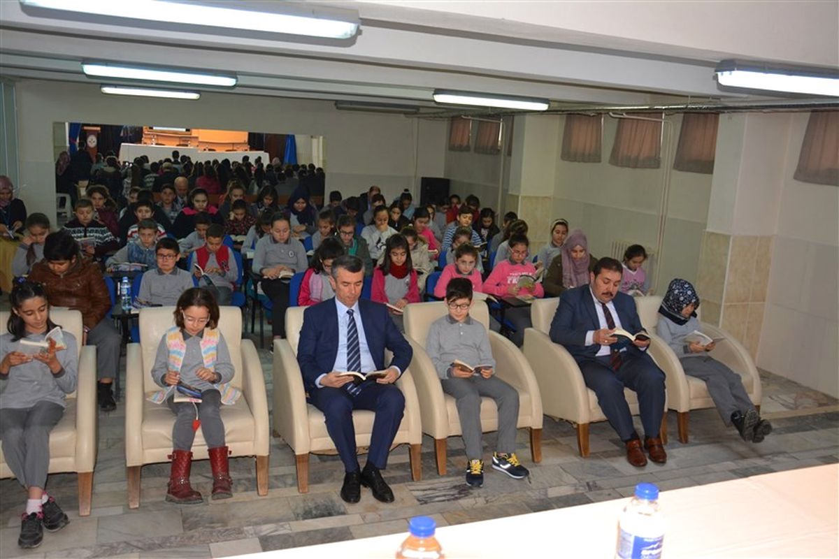 Sırmalı, Öğrenciler ile Kitap Okudu