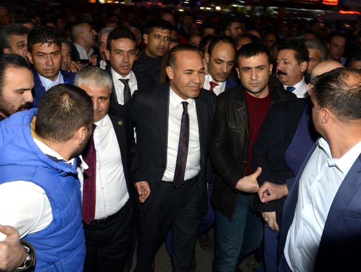 Adana Büyükşehir Belediye Başkanı Hüseyin Sözlü\'ye 5 Yıl Hapis (2)
