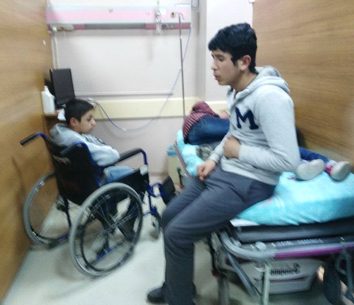 Adıyaman\'da 21 Öğrenci Zehirlenme Şüphesiyle Hastaneye Kaldırıldı