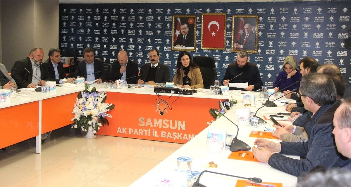 AK Parti\'de "Referandum" Toplantısı