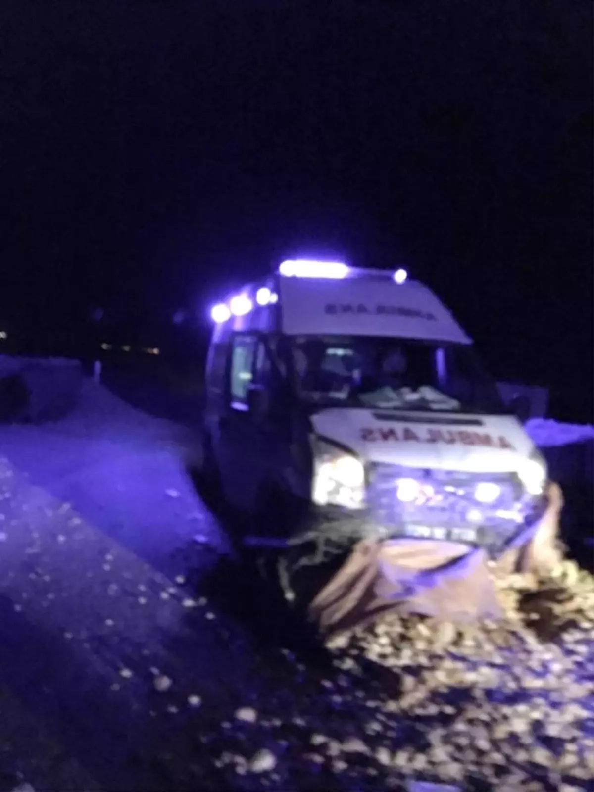 Ambulans Kaza Yaptı, 3 Sağlık Görevlisi Yaralandı