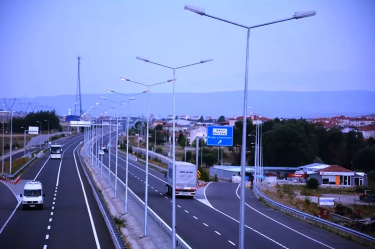 Ankara-Çankırı Caddesi Aydınlatıldı