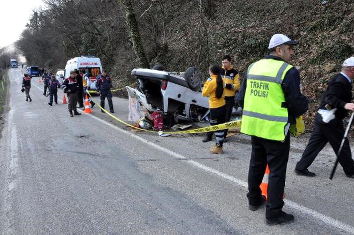 Bartın\'da Otomobil Takla Attı: 1 Ölü, 2 Yaralı