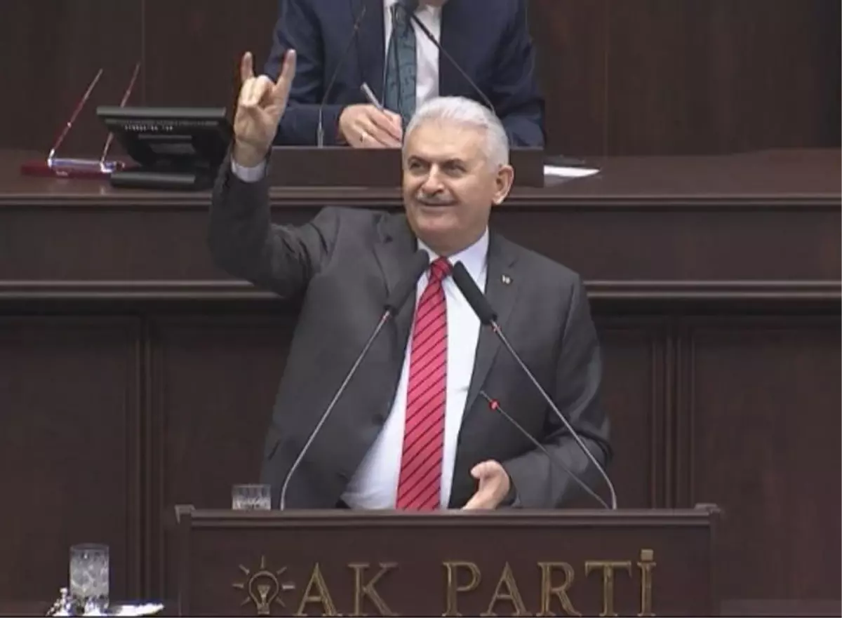 Başbakan Yıldırım\'dan, Grup Toplantısında Bozkurt İşareti