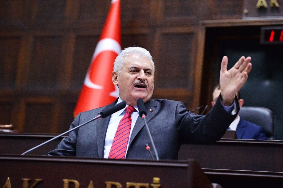 Başbakan Yıldırım: "Evet\' Deyince Ülke Bölünecek Olsa, Önce Kandil Koşa Koşa Evet Der"