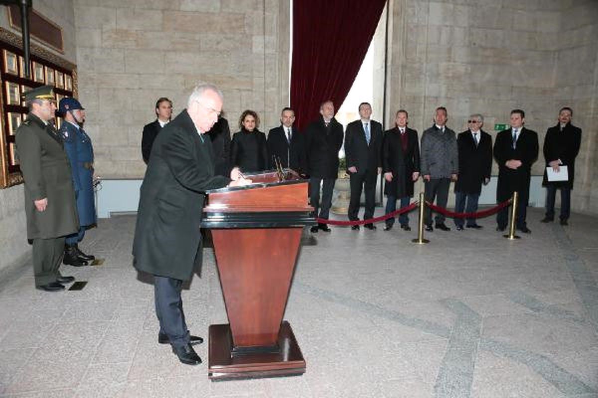 Dha Ankara - Yeni Tüsiad Yönetimi Anıtkabir\'i Ziyaret Etti