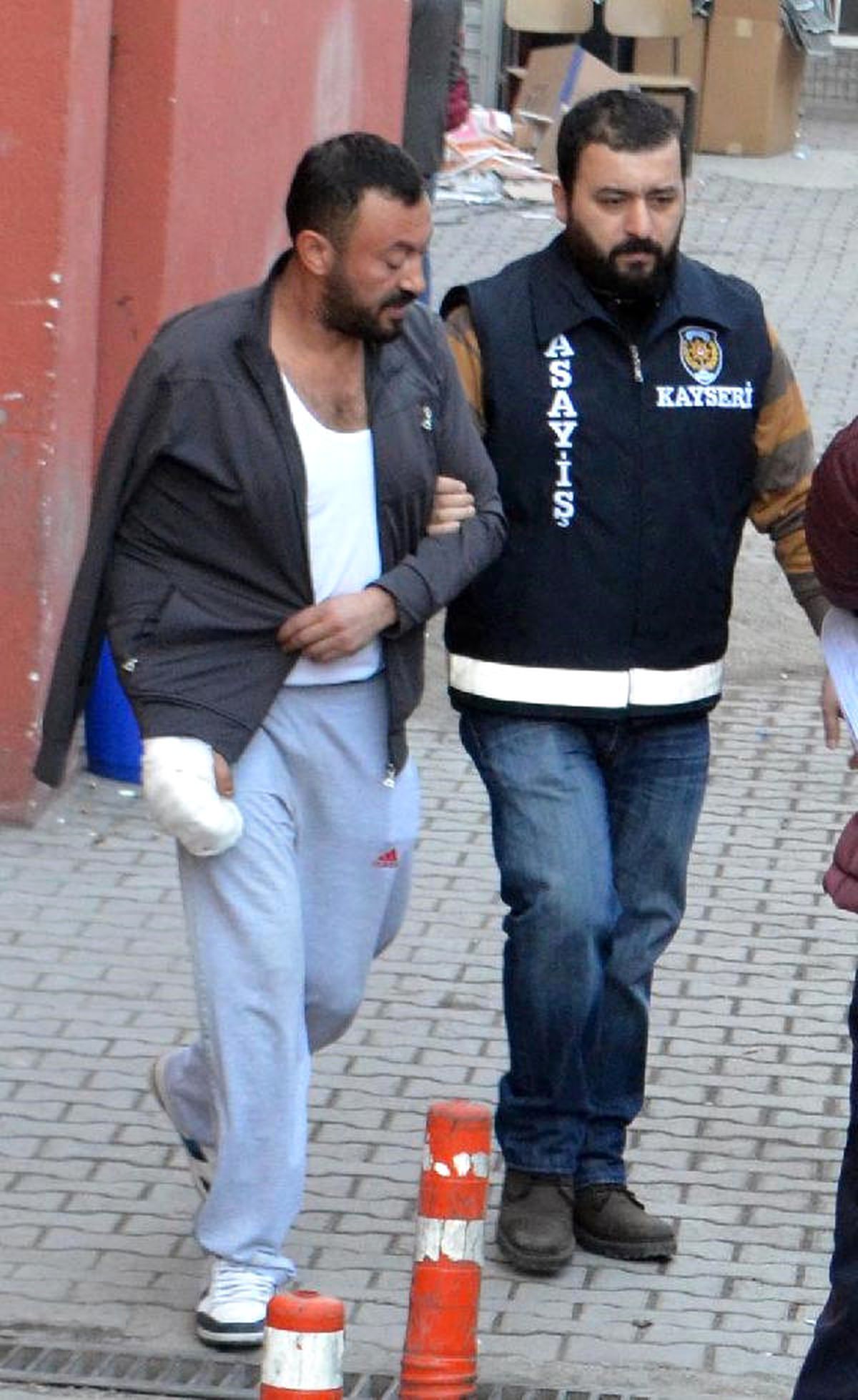 Eşini Bıçakla Yaralayan İçkici Koca Tutuklandı