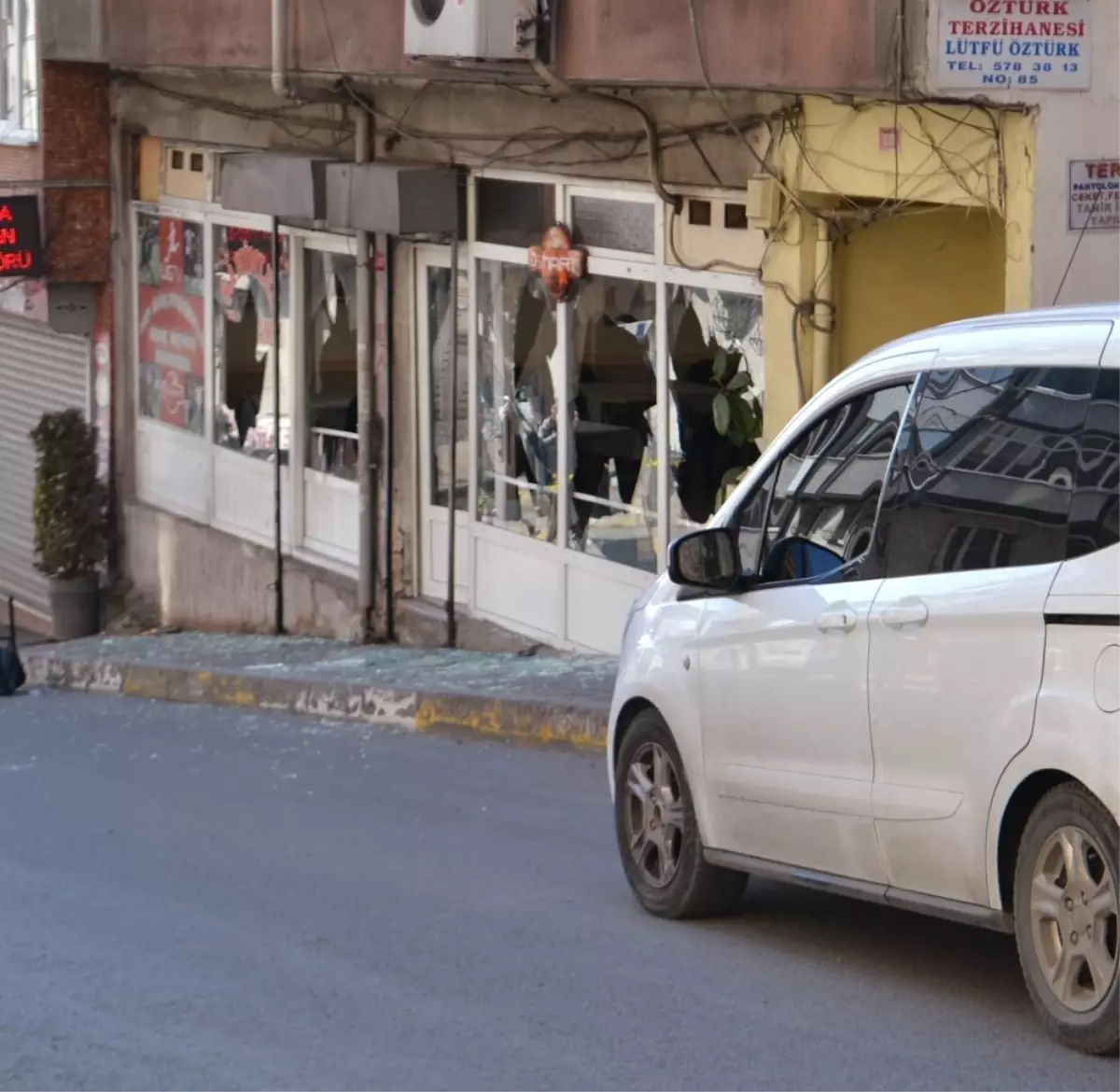 Gaziosmanpaşa\'da Kahvehaneye Silahlı Saldırı