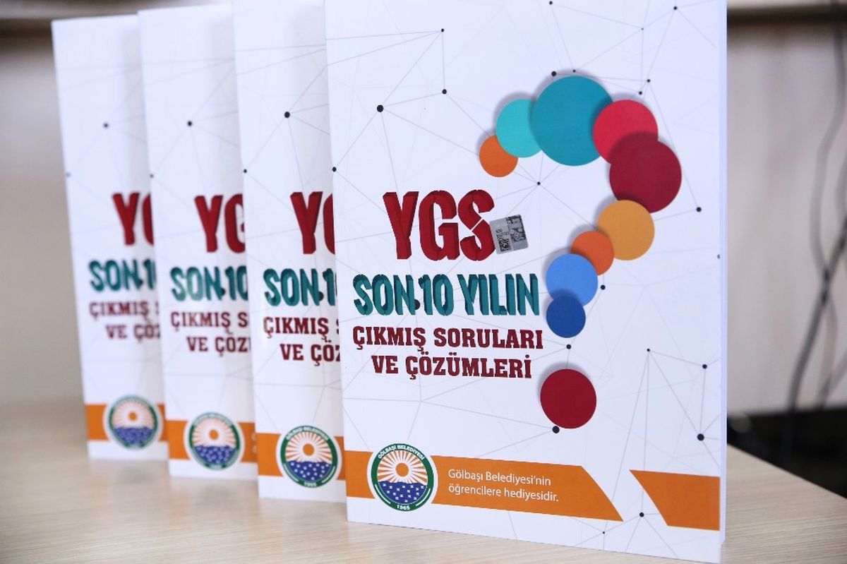 Gölbaşı Belediyesi Öğrencilere Ygs Kitapları Dağıttı