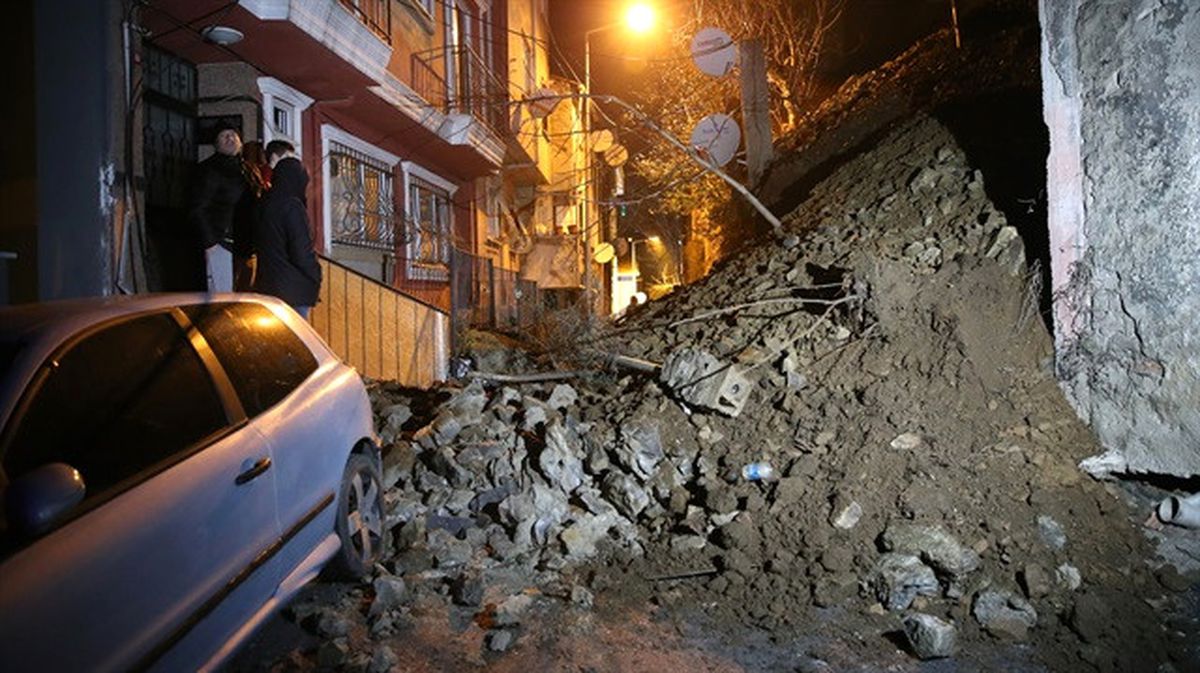 Gümüşhane\'de İstinat Duvarı Çöktü