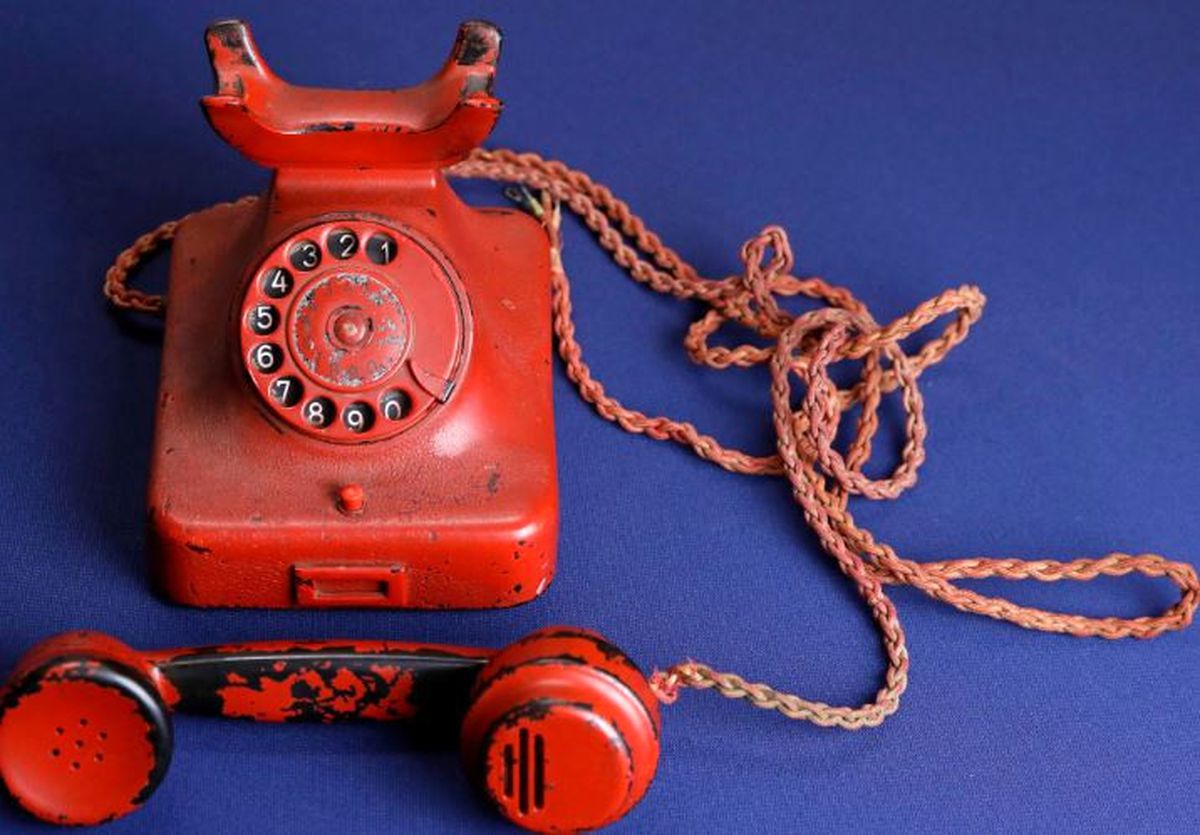 Hitler\'in Telefonu 243 Bin Dolara Satıldı