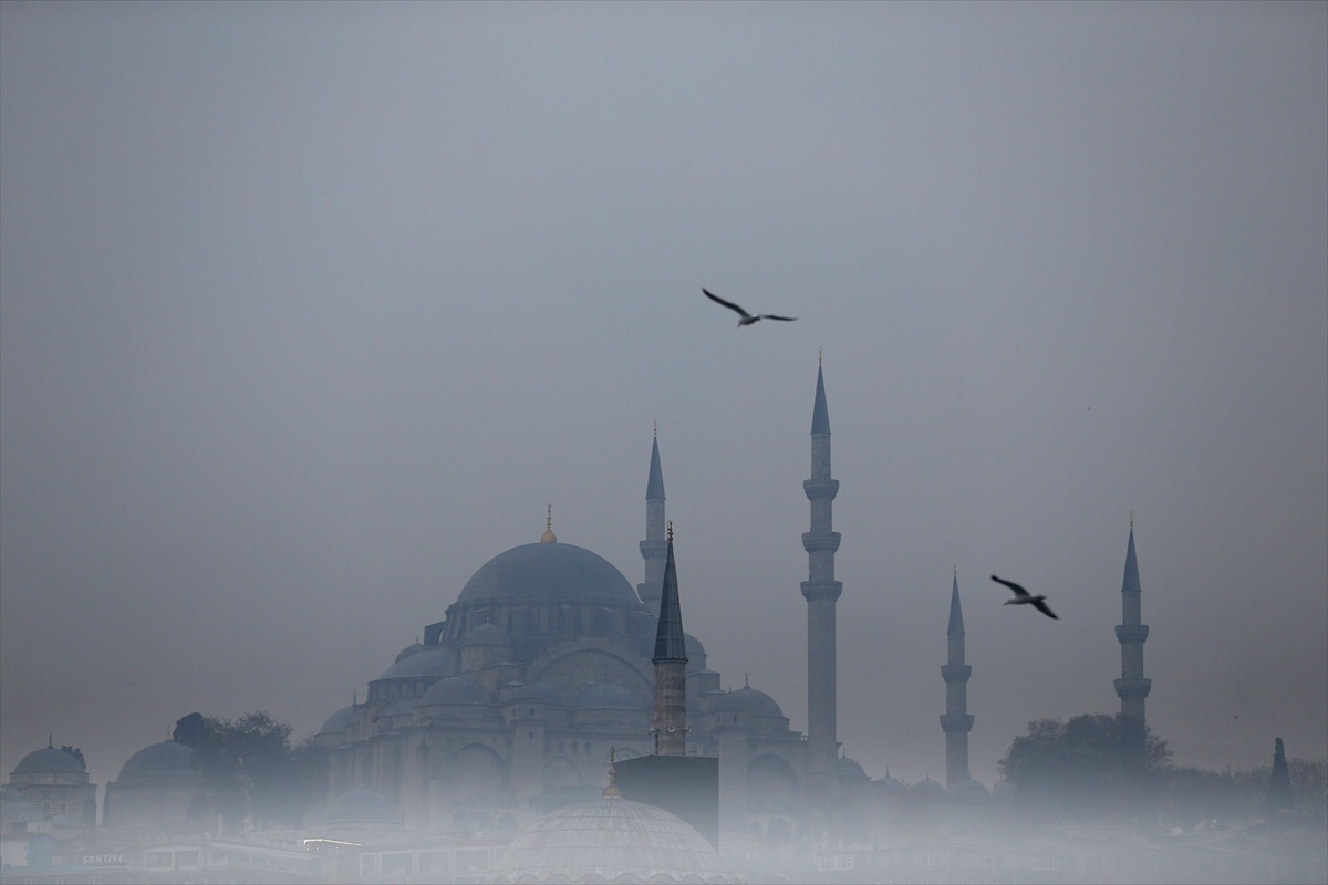 İstanbul\'da Sabaha Karşı Sis Etkili Oluyor (1)