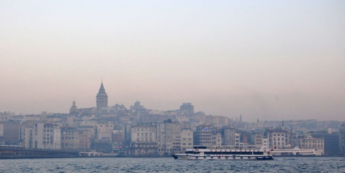 İstanbul\'da Etkili Olan Sis Sürücülere Zor Anlar Yaşattı