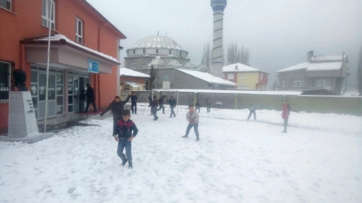 Cemrenin Ardından Kar Yağması Şaşırttı