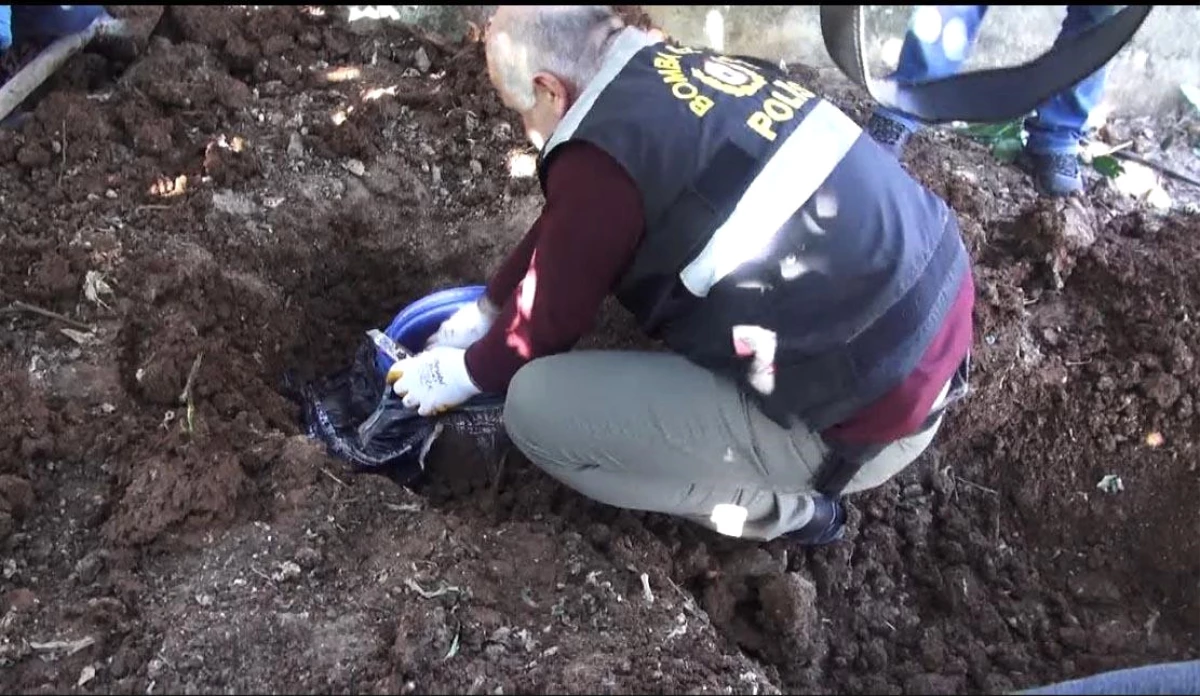 Mersin\'de Toprağa Gömülü Halde 80 Kilo Patlayıcı Ele Geçirildi