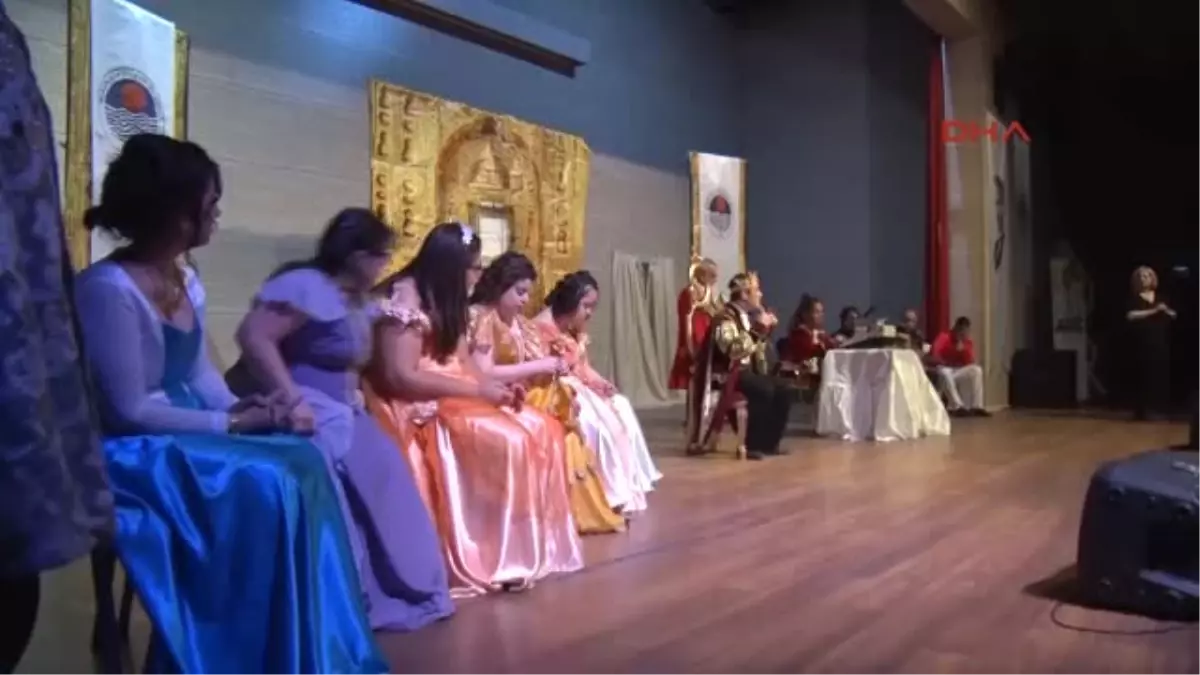 Mersin Tiyatroda da Engelleri Aştılar