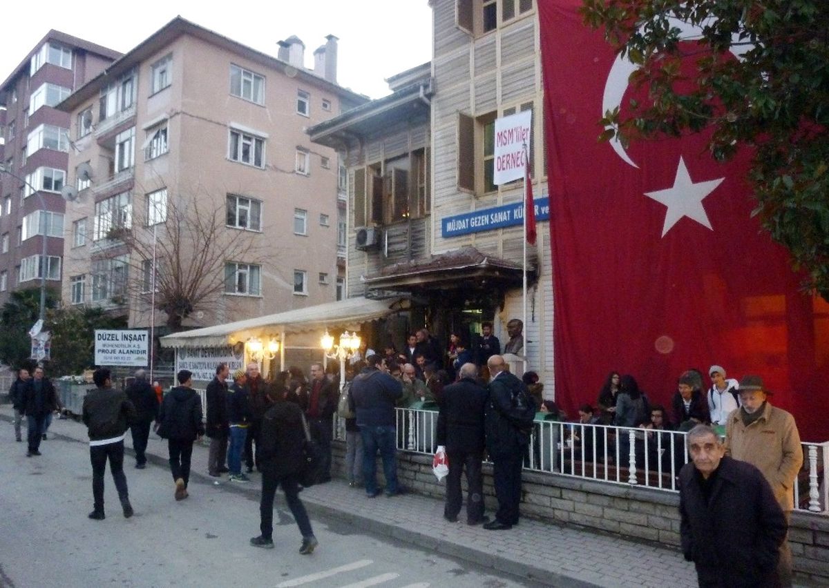 Müjdat Gezen Sanat Merkezi\'ne Yapılan Saldırı Protesto Edildi