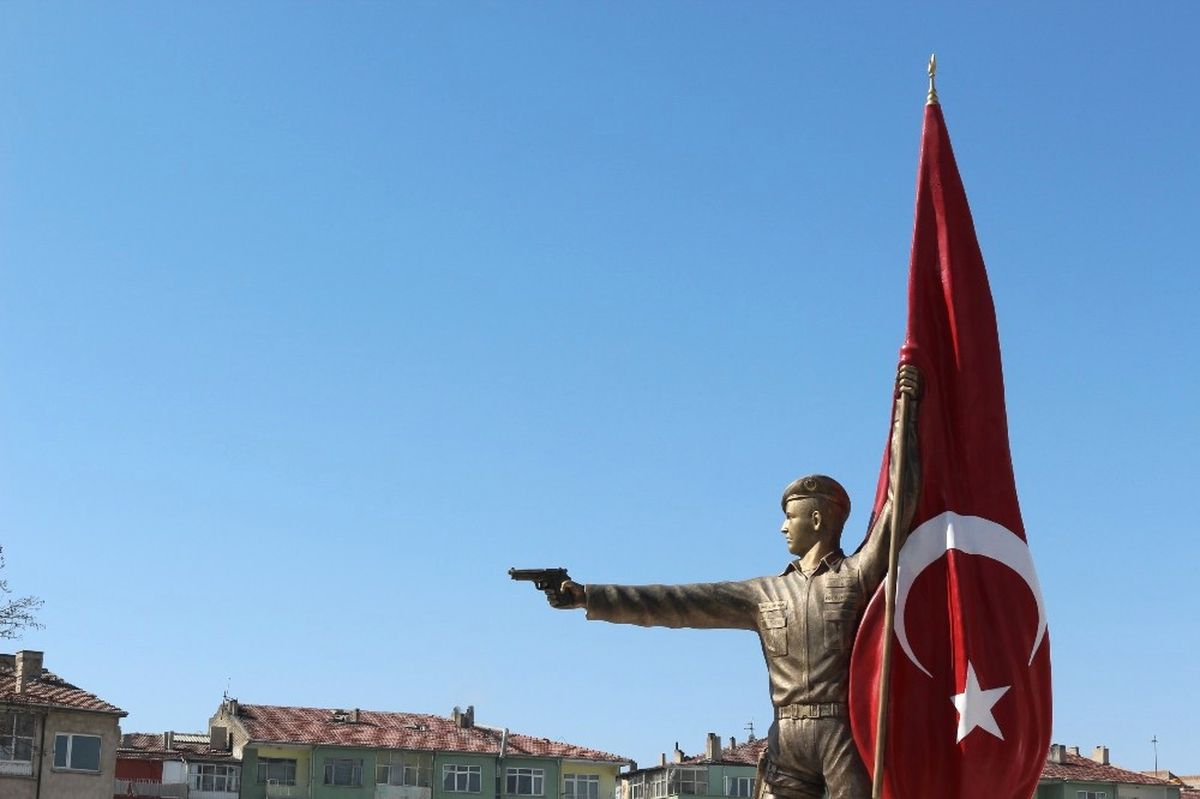 Şehit Halisdemir\'in Heykeli Memleketi Niğde\'ye Dikildi