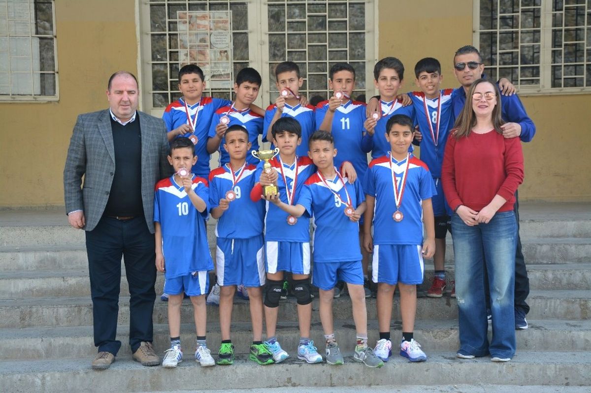 Söke Sazlı Ortaokulu\'nun Voleybol Başarısı