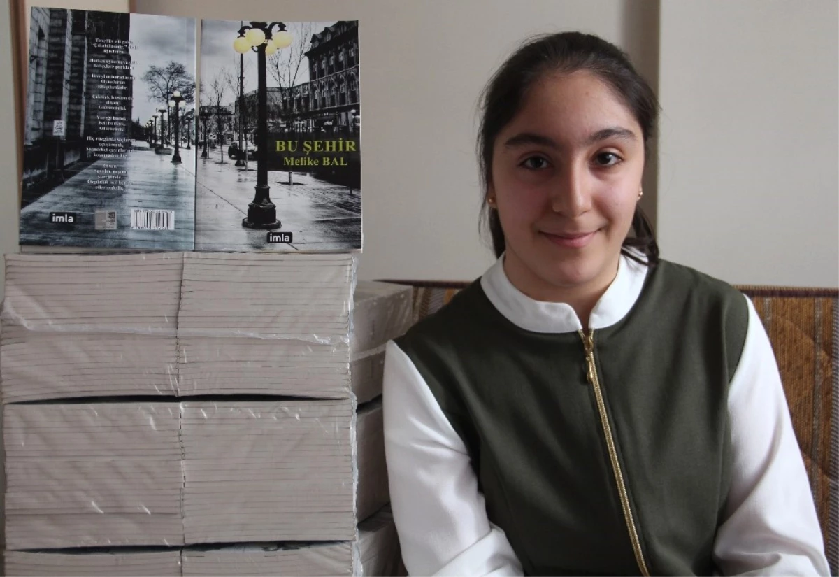 13 Yaşındaki Engelli Kız Şairler Belgeselini İzledi, Şiir Kitabı Çıkardı