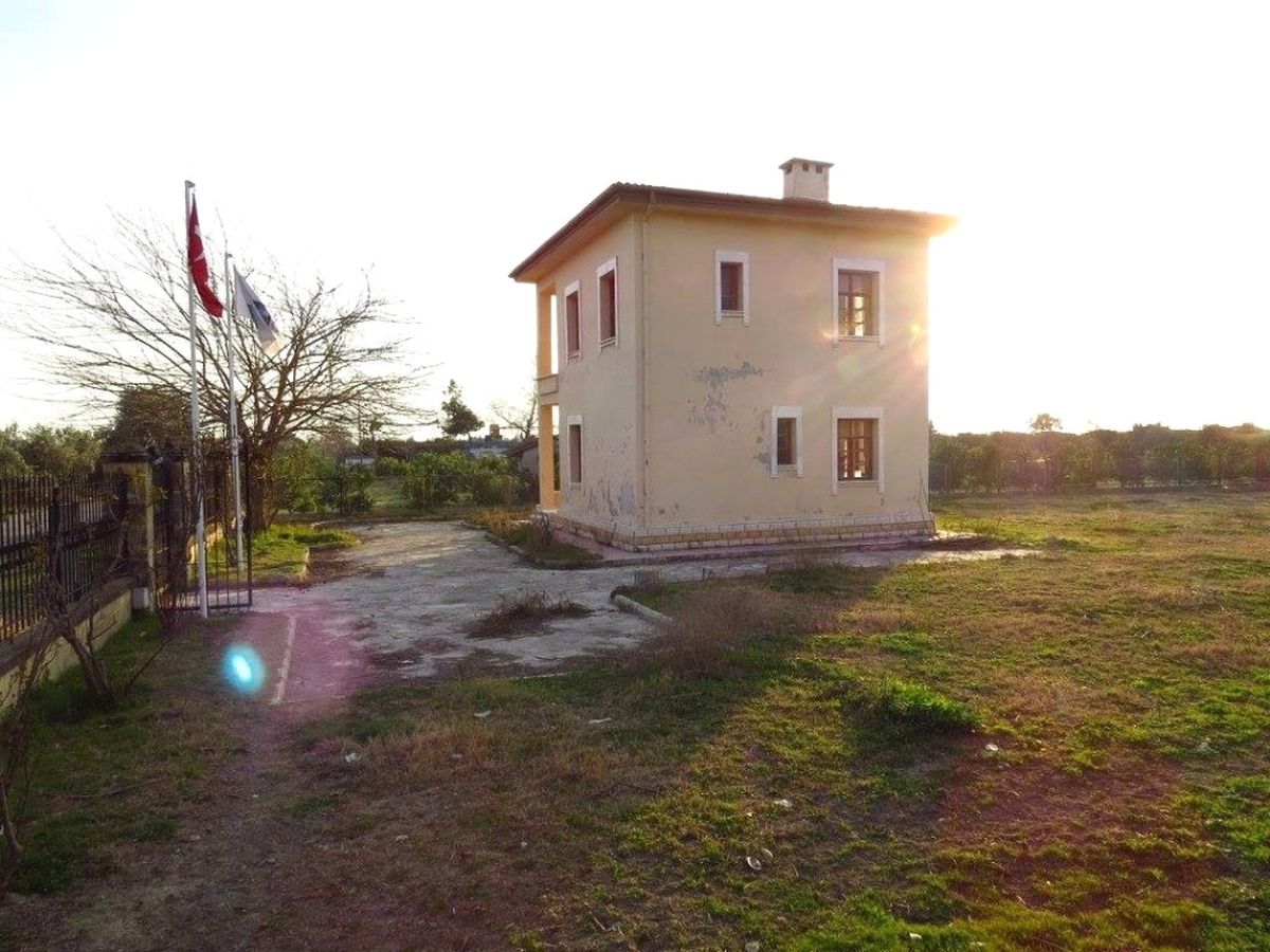 Atatürk\'ün Evi Kaderine Terk Edildi