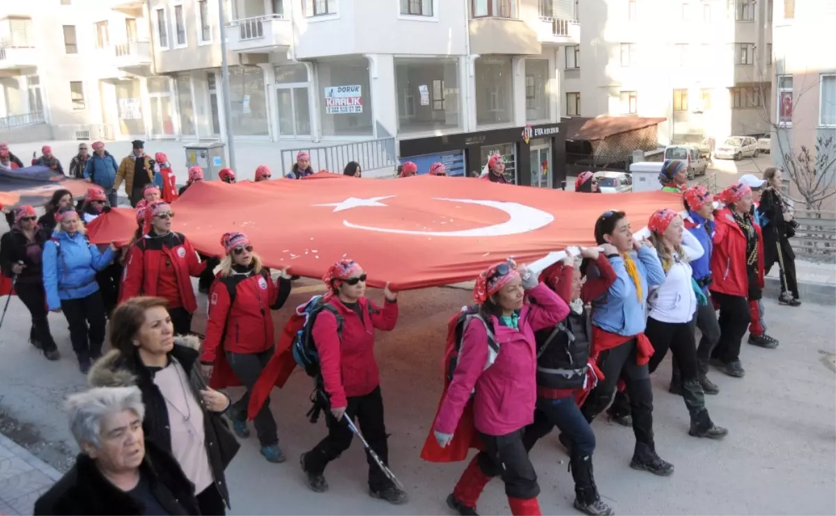 Atatürk ve Istiklal Yolu Yürüyüşü\' Tamamlandı