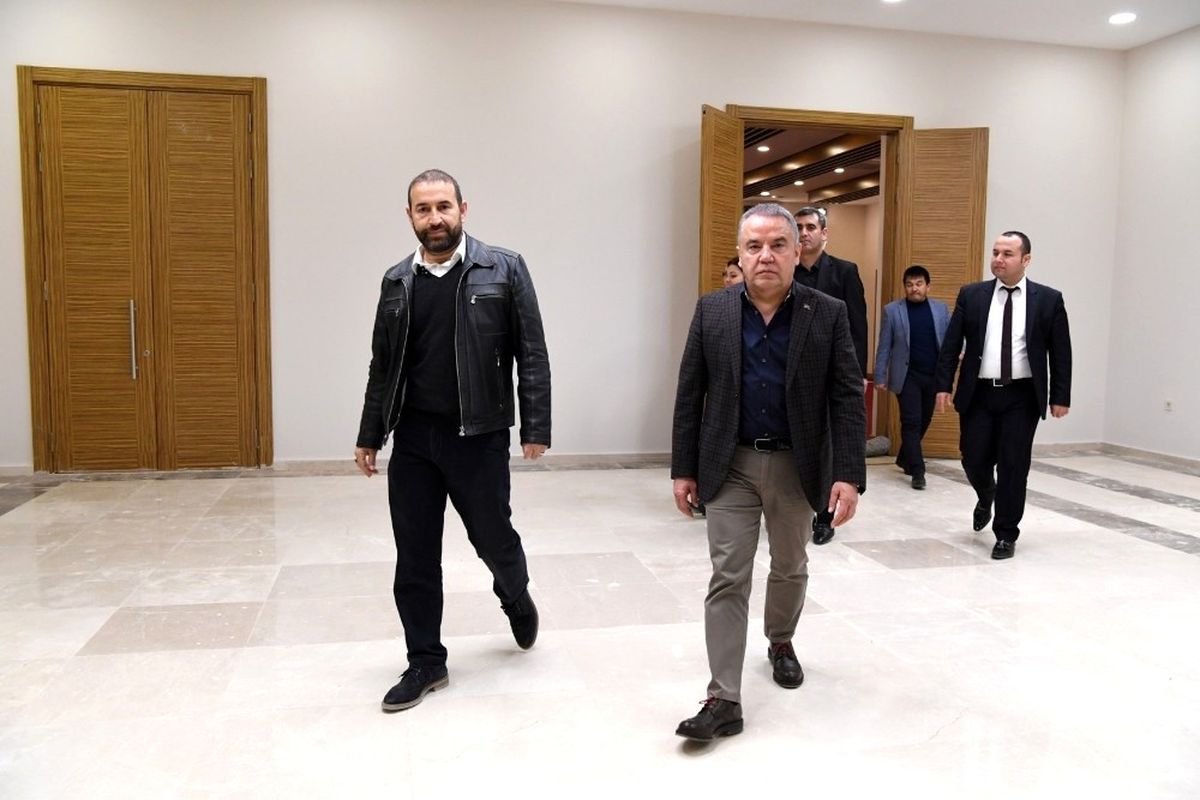 Başkan Böcek, \'Yaşlılar Kreşi\'ni İnceledi