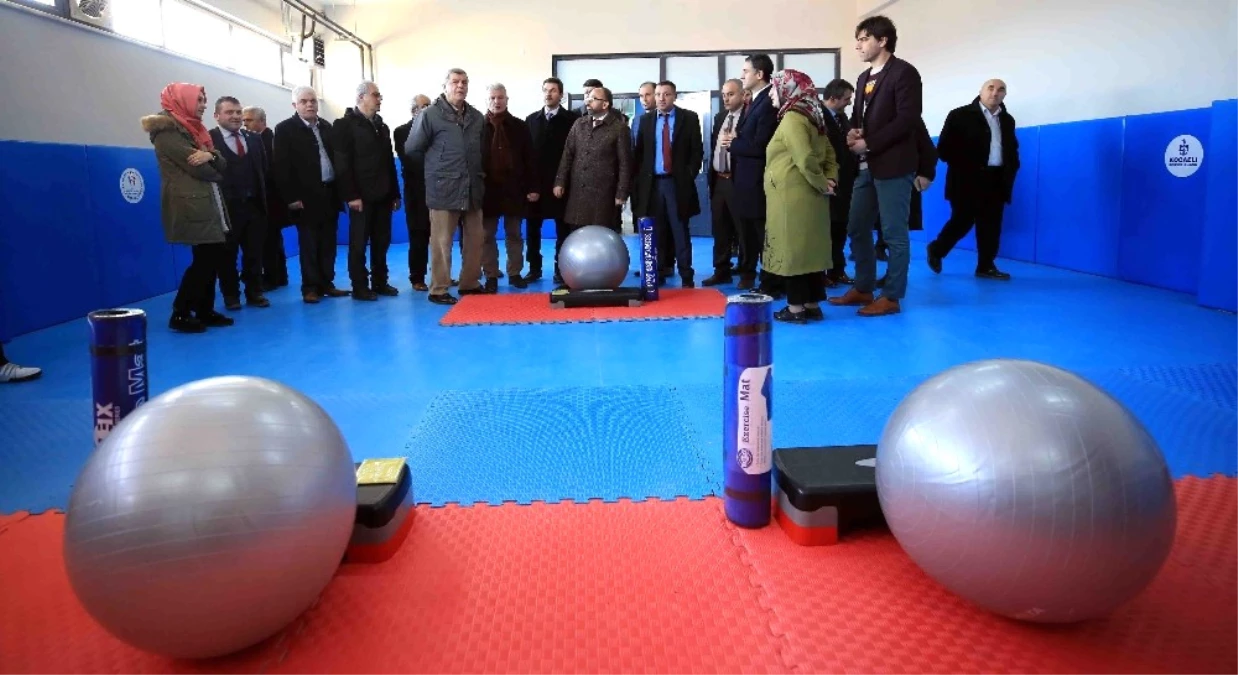 Başkan Karaosmanoğlu, Sarımeşe Spor Salonunu İnceledi