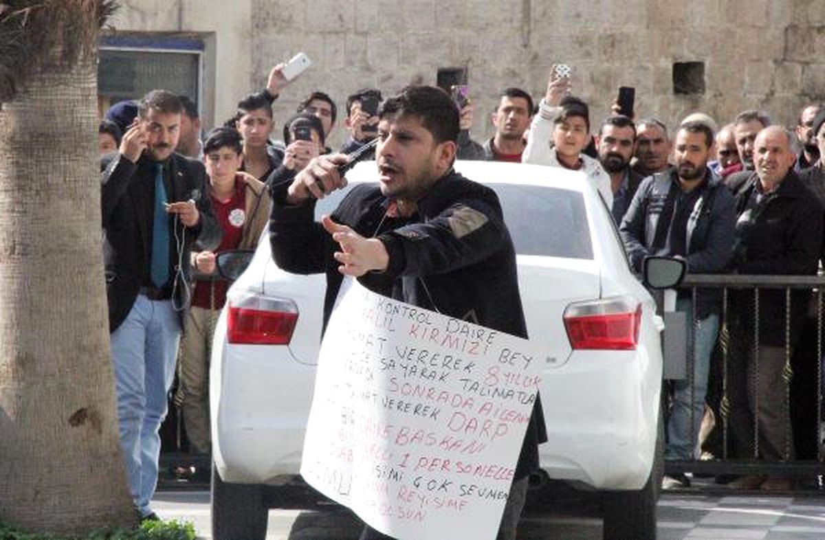 Belediye Önünde Tabancayla İntihar Girişimi (2)