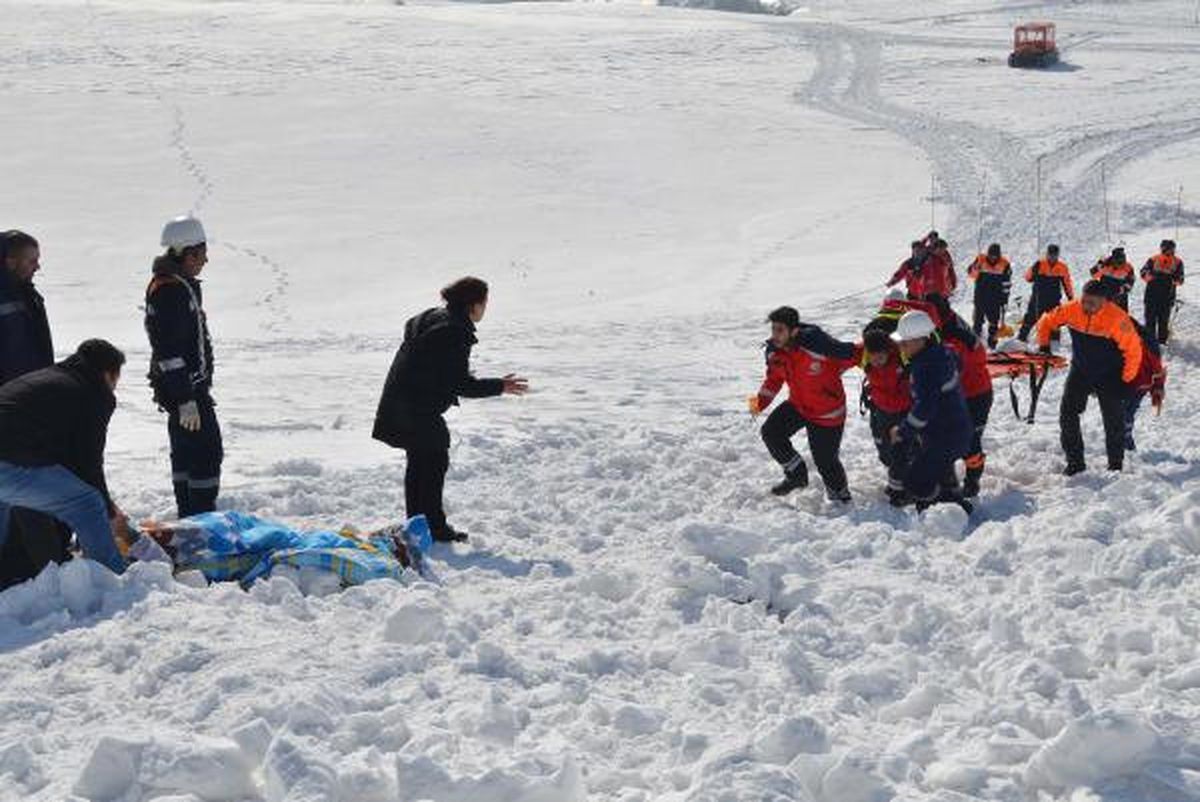 Bitlis\'te Gerçeği Aratmayan Çığ Tatbikatı