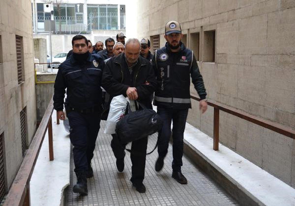 Bursa\'da 15 Fetö Şüphelisi Adliyeye Sevk Edildi