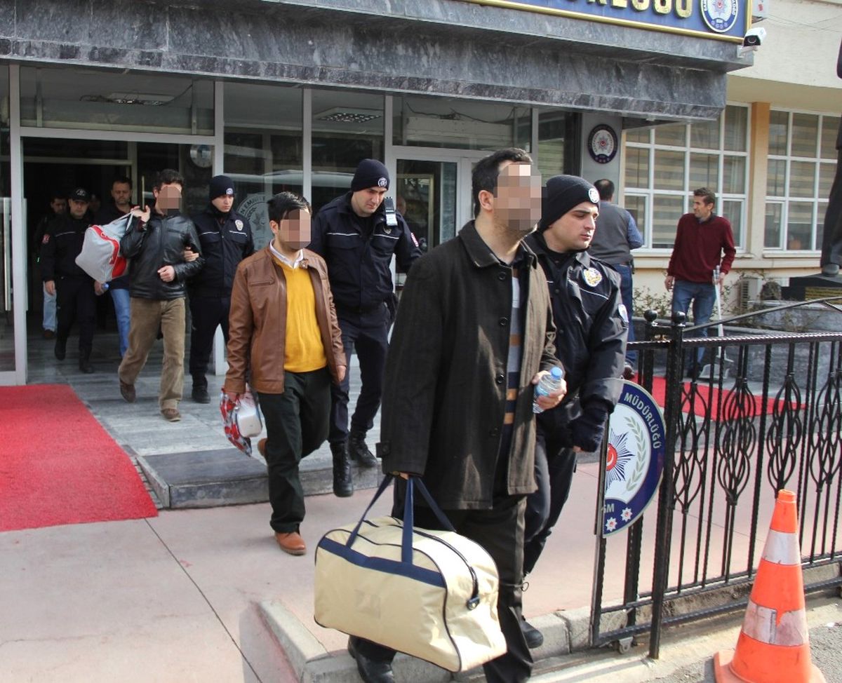 Bylock\'tan Gözaltına Alınan 18 Öğretmen Adliyeye Sevk Edildi