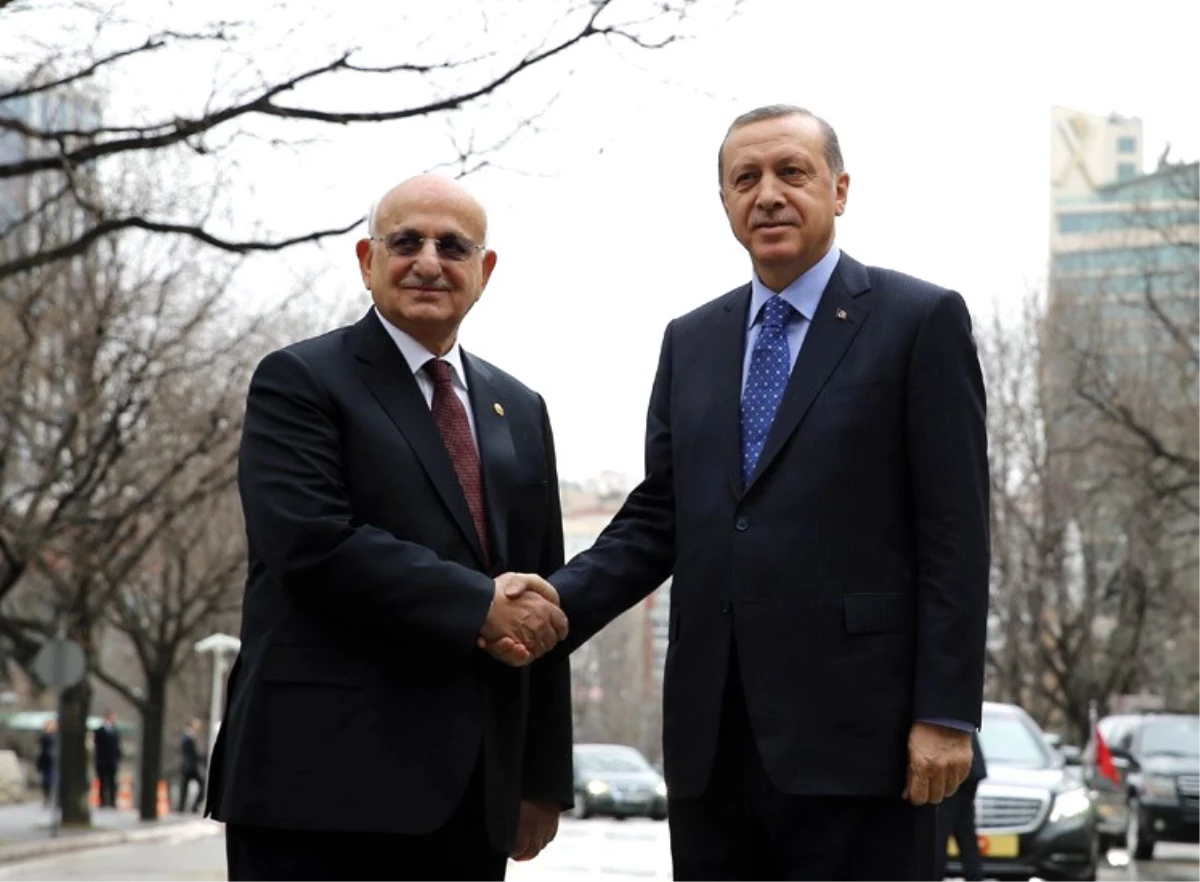 Cumhurbaşkanı Erdoğan, TBMM Başkanı Kahraman\'ı Evinde Ziyaret Etti