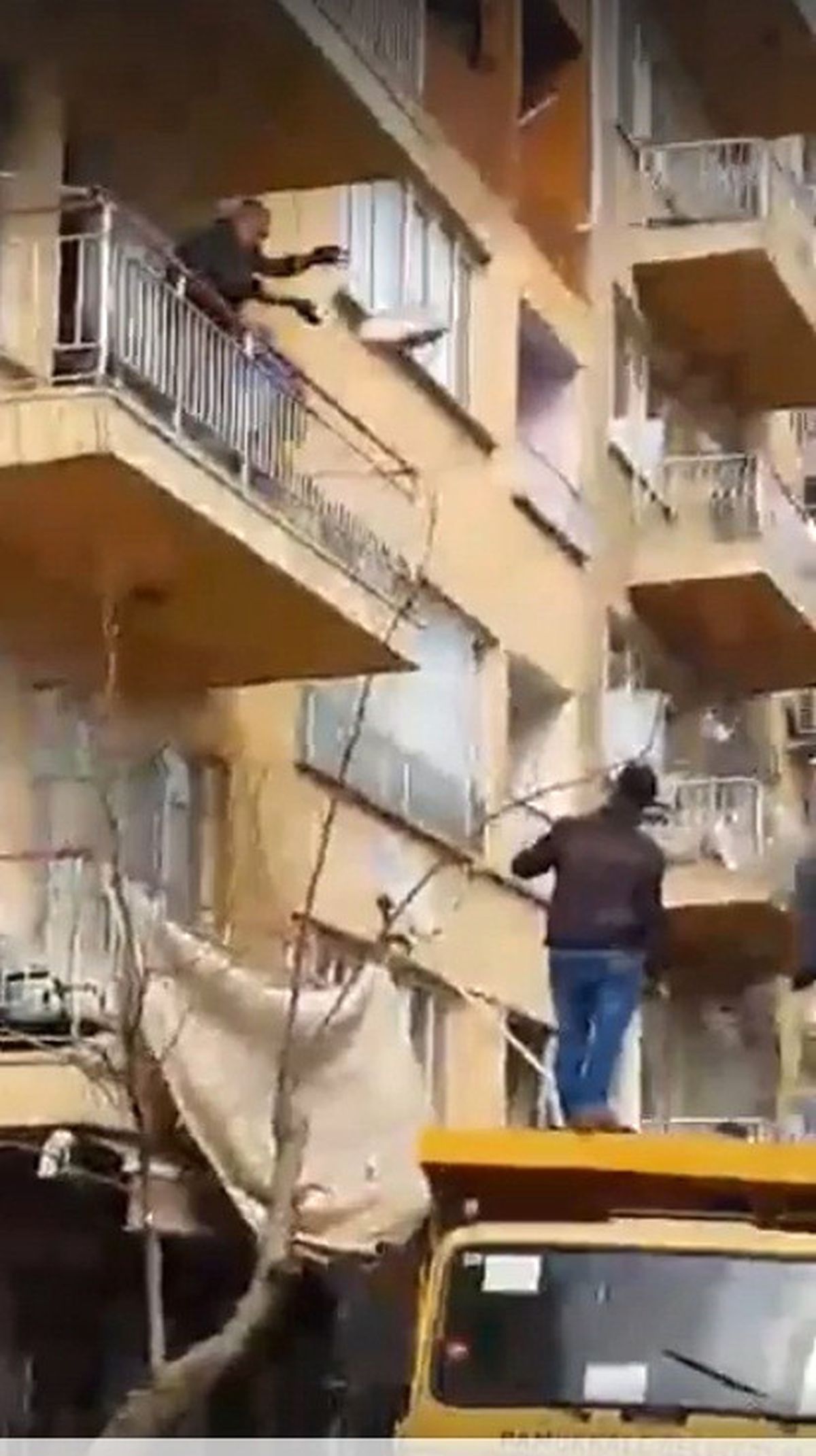 Denizli\'de Bir Evden 3 Kamyon Çöp Çıktı