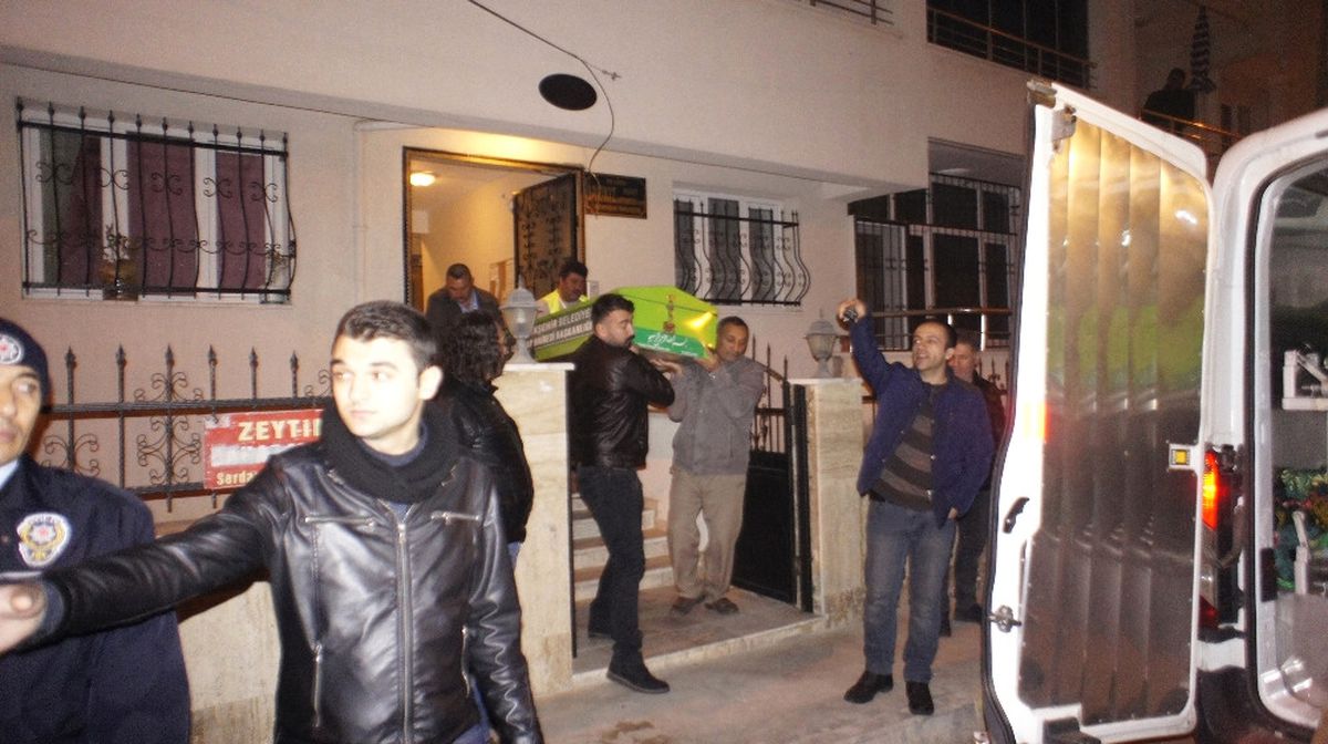 Dha Yurt - O Baba, Eşi ve Kızını Öldürüp, İntihar Girişiminde Bulundu