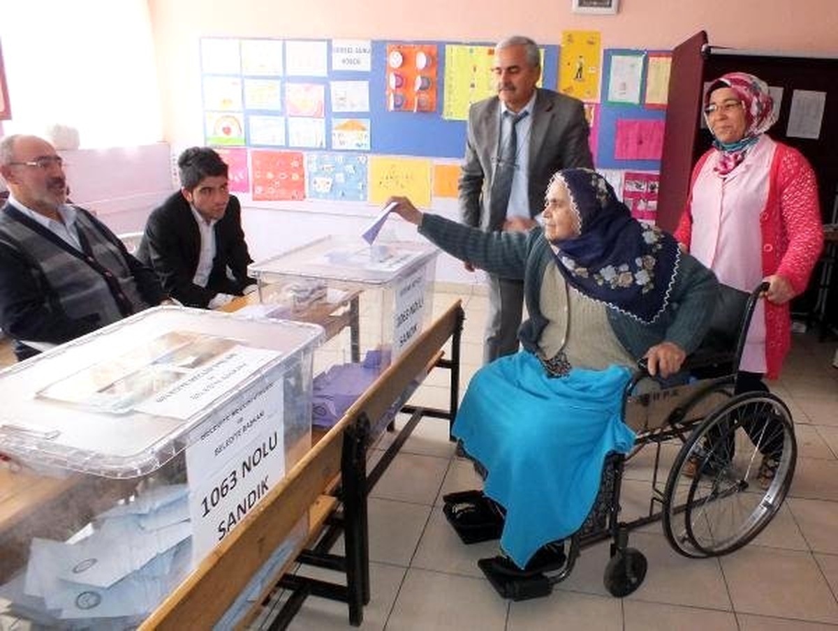 Engelli ve Yaşlı Komşunun Oy Verme Hakkına Destek Ol"