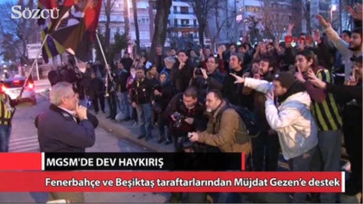 Fenerbahçe ve Beşiktaş Taraftarlarından Müjdat Gezen\'e Destek