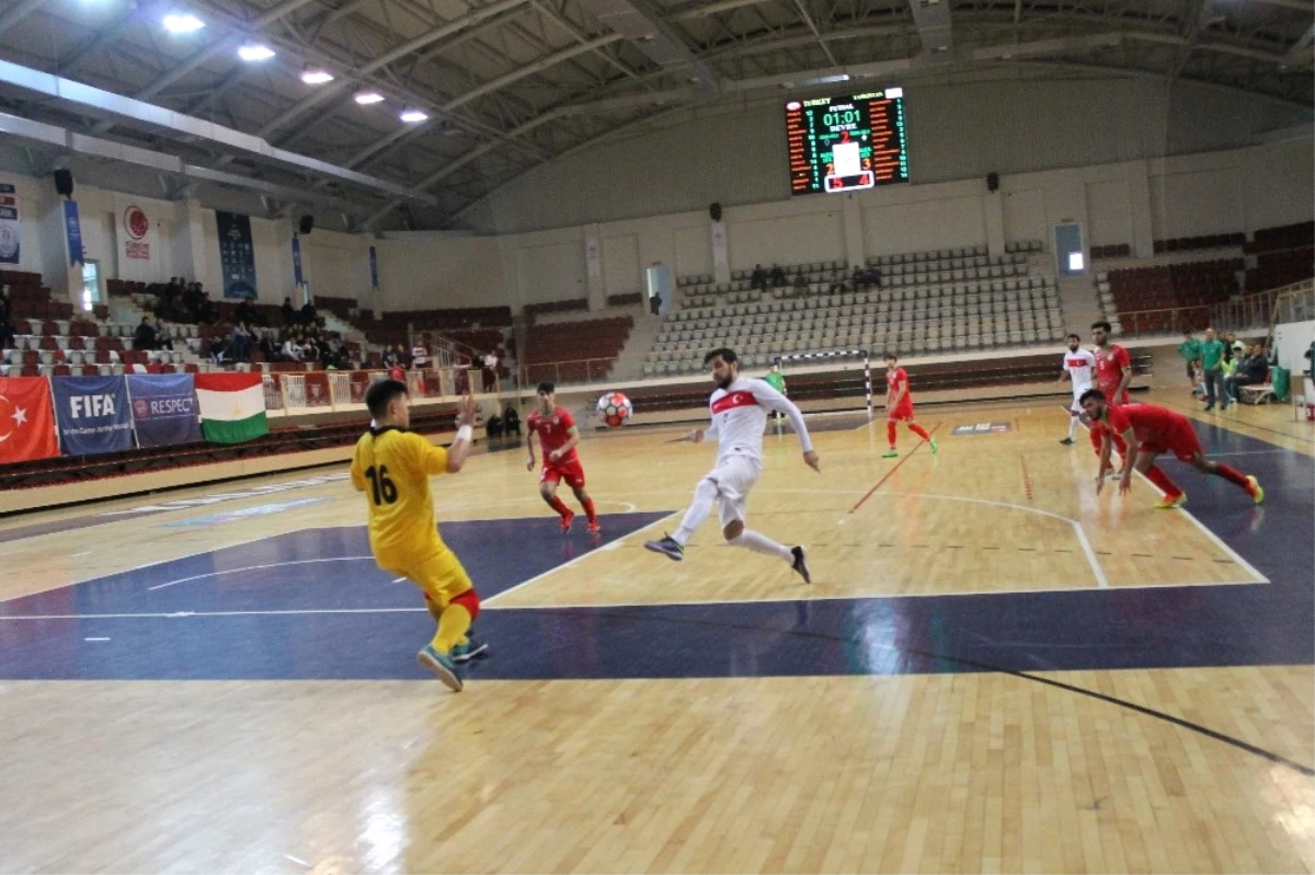 Futsal Milli Takımı Tacikistan\'ı Yendi
