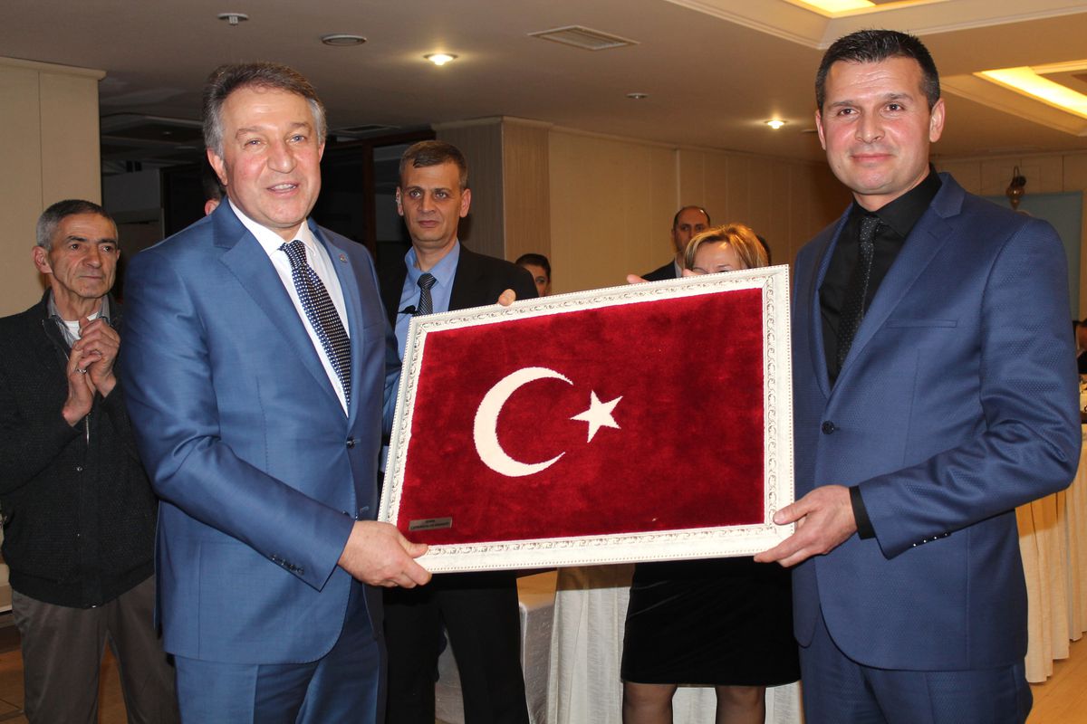 Hemşehrilerinden Aşkın\'a Ay-Yıldız tablo