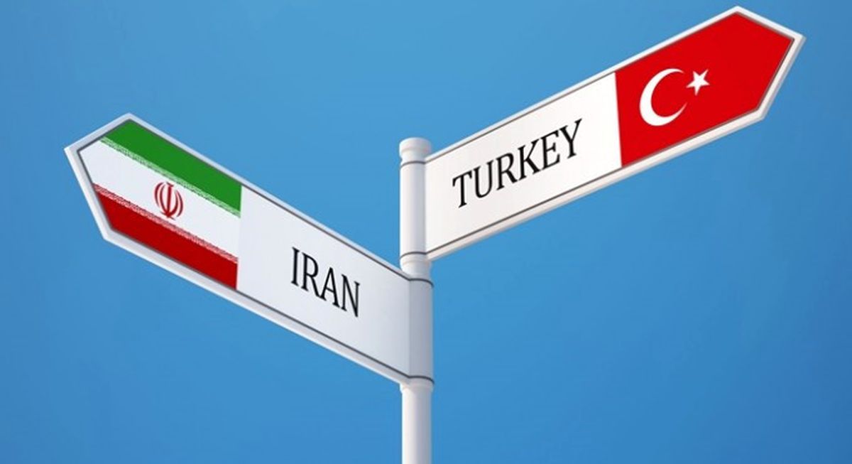 İran\'daki İş Toplantısına Siyaset Gölgesi